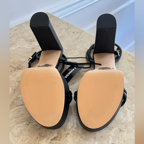 BRAND NEW Round Strap Platform Heeled Sandals - Picture 3 of 6